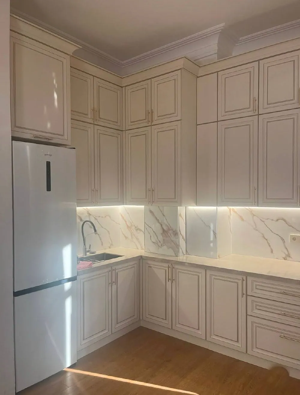 Бежевая классика с патиной