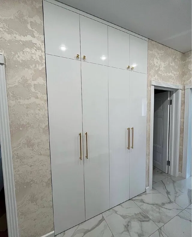 Белый глянец до потолка